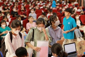  Trường Đại học Vinh đón tiếp sinh viên khóa 64 trúng tuyển đợt 1 nhập học và tựu trường