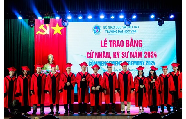 Trường Đại học Vinh long trọng tổ chức Lễ Trao bằng cử nhân, kỹ sư đợt 1 năm 2024